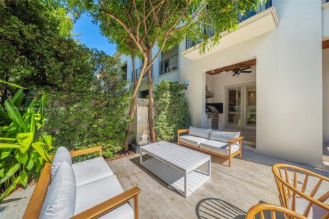 Купить таунхаус в Майами, Флорида 3 спальни, 288.37м2, № 1972926 - фото 20