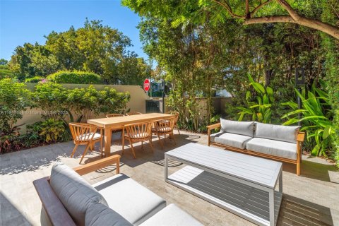 Купить таунхаус в Майами, Флорида 3 спальни, 288.37м2, № 1972926 - фото 21