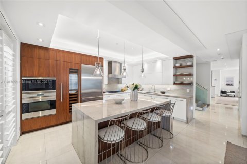 Купить таунхаус в Майами, Флорида 3 спальни, 288.37м2, № 1972926 - фото 15