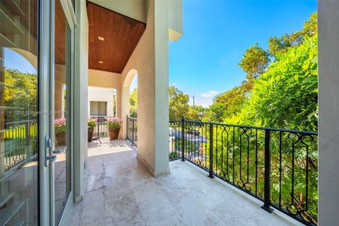 Купить таунхаус в Майами, Флорида 3 спальни, 288.37м2, № 1972926 - фото 29