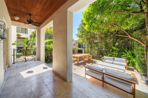 Купить таунхаус в Майами, Флорида 3 спальни, 288.37м2, № 1972926 - фото 22