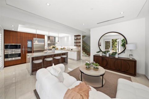 Купить таунхаус в Майами, Флорида 3 спальни, 288.37м2, № 1972926 - фото 16