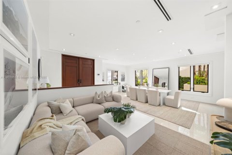 Купить таунхаус в Майами, Флорида 3 спальни, 288.37м2, № 1972926 - фото 3