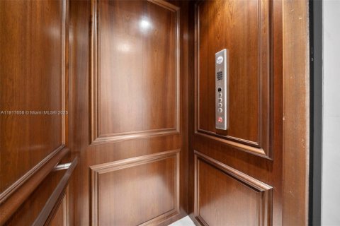 Купить таунхаус в Майами, Флорида 3 спальни, 288.37м2, № 1972926 - фото 24