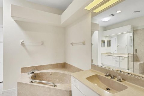 House in Sarasota, Florida 3 bedrooms, 179.12 sq.m. № 1629572 - photo 10