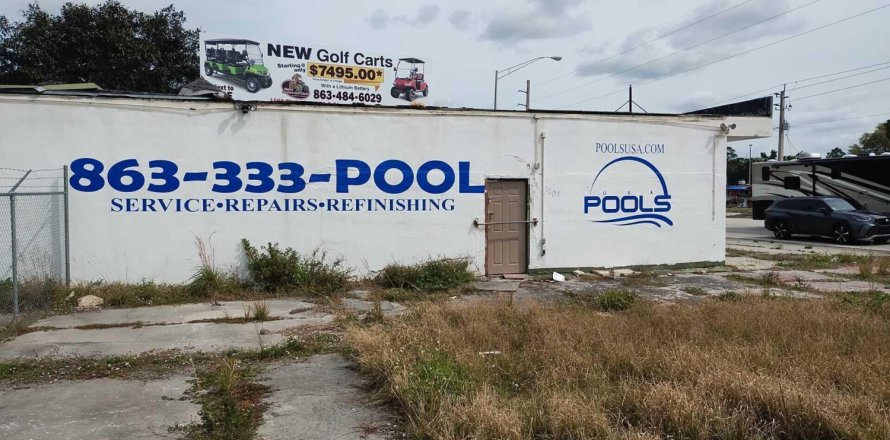 Commercial property in Okeechobee, Florida № 1045513