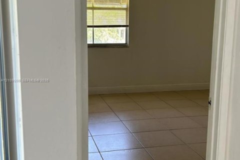Condo in Doral, Florida, 2 bedrooms  № 2428166 - photo 9