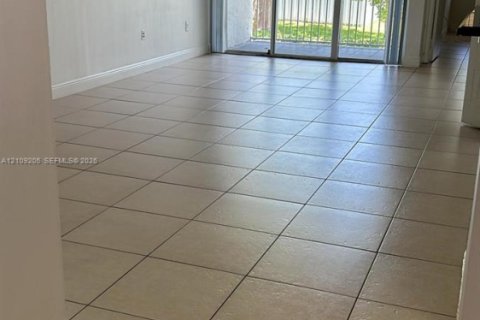 Condo in Doral, Florida, 2 bedrooms  № 2428166 - photo 5