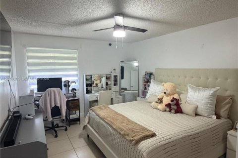 Condo in Doral, Florida, 2 bedrooms  № 2428166 - photo 11