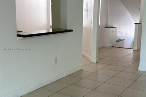 Condo in Doral, Florida, 2 bedrooms  № 2428166 - photo 10