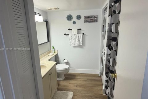 Condo in Doral, Florida, 2 bedrooms  № 2428166 - photo 18