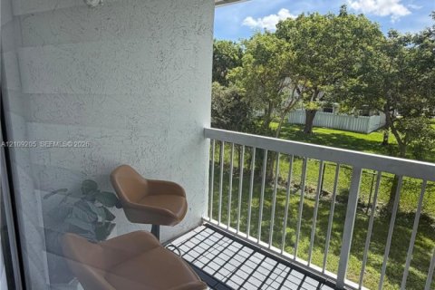 Condo in Doral, Florida, 2 bedrooms  № 2428166 - photo 15