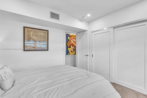 House in Dania Beach, Florida 4 bedrooms, 138.61 sq.m. № 1945819 - photo 25