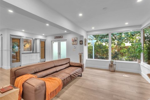 House in Dania Beach, Florida 4 bedrooms, 138.61 sq.m. № 1945819 - photo 12