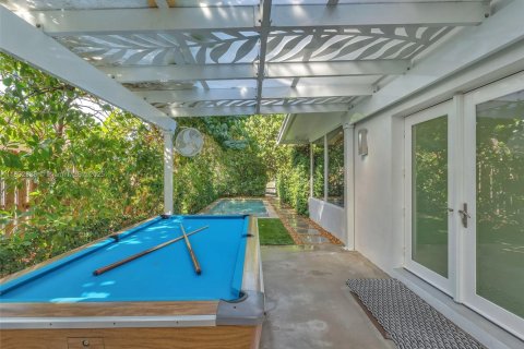 House in Dania Beach, Florida 4 bedrooms, 138.61 sq.m. № 1945819 - photo 2