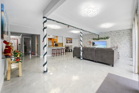 Villa ou maison à vendre à Hollywood, Floride: 3 chambres, 199 m2 № 2085754 - photo 15