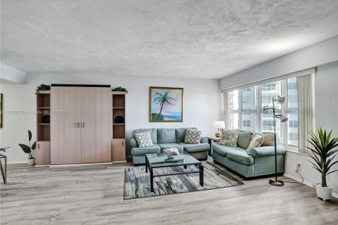 Condominio en venta en Fort Lauderdale, Florida, 1 dormitorio, 55.74 m2 № 1692335 - foto 9