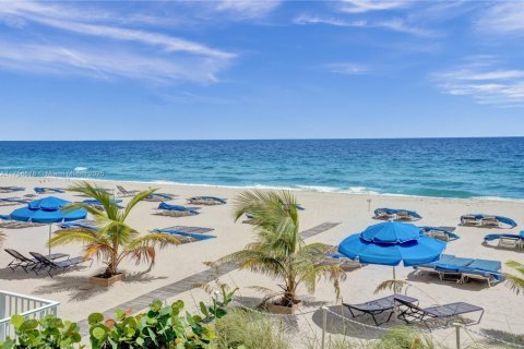 Condominio en venta en Fort Lauderdale, Florida, 1 dormitorio, 55.74 m2 № 1692335 - foto 1