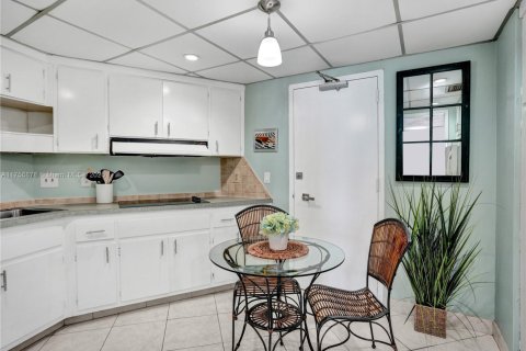 Condominio en venta en Fort Lauderdale, Florida, 1 dormitorio, 55.74 m2 № 1692335 - foto 12