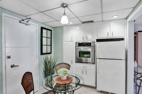 Condominio en venta en Fort Lauderdale, Florida, 1 dormitorio, 55.74 m2 № 1692335 - foto 14