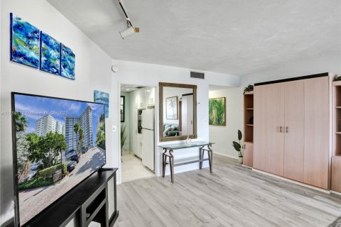 Condominio en venta en Fort Lauderdale, Florida, 1 dormitorio, 55.74 m2 № 1692335 - foto 10