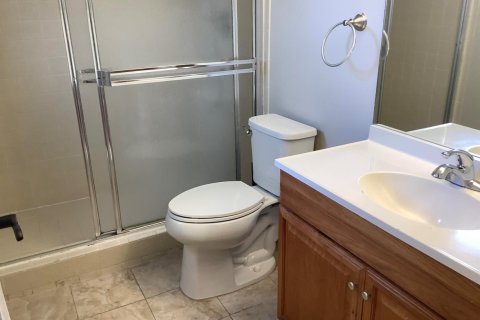 Condo in Deerfield Beach, Florida, 2 bedrooms № 2177290 - photo 13