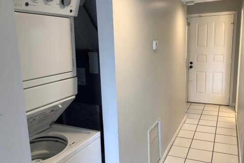 Condo in Deerfield Beach, Florida, 2 bedrooms № 2177290 - photo 20