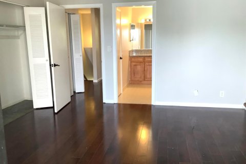 Condo in Deerfield Beach, Florida, 2 bedrooms № 2177290 - photo 17
