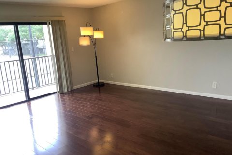 Condo in Deerfield Beach, Florida, 2 bedrooms № 2177290 - photo 7
