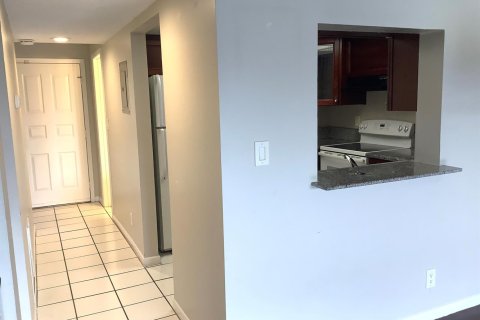 Condo in Deerfield Beach, Florida, 2 bedrooms № 2177290 - photo 18
