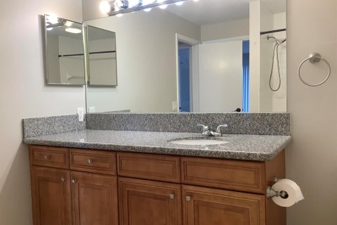 Condo in Deerfield Beach, Florida, 2 bedrooms № 2177290 - photo 14