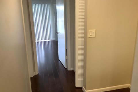 Condo in Deerfield Beach, Florida, 2 bedrooms № 2177290 - photo 10