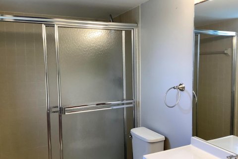 Condo in Deerfield Beach, Florida, 2 bedrooms № 2177290 - photo 12