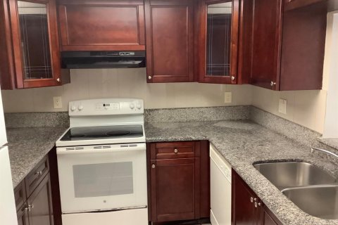 Condo in Deerfield Beach, Florida, 2 bedrooms № 2177290 - photo 4