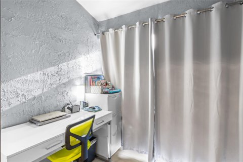 Casa en venta en Pembroke Pines, Florida, 3 dormitorios, 123.65 m2 № 2011338 - foto 17