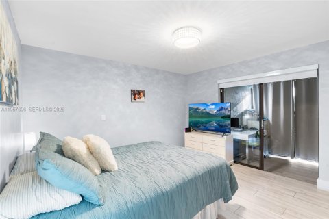 Casa en venta en Pembroke Pines, Florida, 3 dormitorios, 123.65 m2 № 2011338 - foto 16