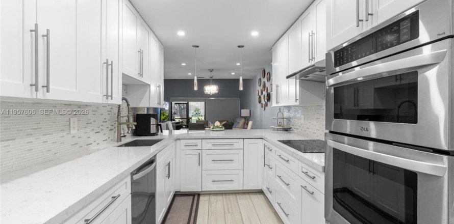 Casa en Pembroke Pines, Florida 3 dormitorios, 123.65 m2 № 2011338