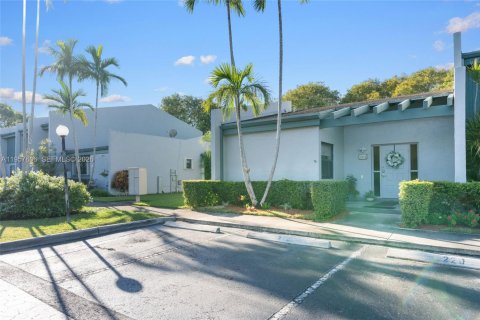 Casa en venta en Pembroke Pines, Florida, 3 dormitorios, 123.65 m2 № 2011338 - foto 4