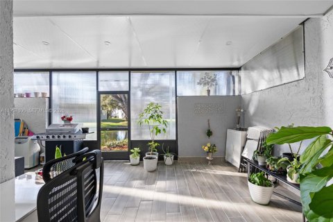 Casa en venta en Pembroke Pines, Florida, 3 dormitorios, 123.65 m2 № 2011338 - foto 26