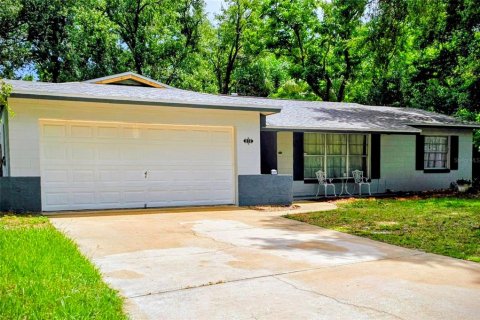 House in Altamonte Springs, Florida 4 bedrooms, 137.96 sq.m. № 2315214