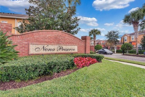 Townhouse in Orlando, Florida 3 bedrooms, 162.86 sq.m. № 1916476 - photo 1