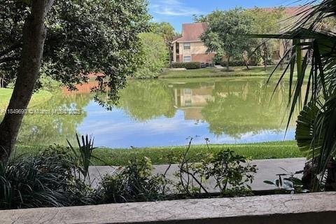 Condo in Sunrise, Florida, 1 bedroom  № 1852300 - photo 1