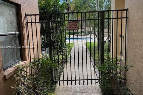 Condo in Sunrise, Florida, 1 bedroom  № 1852300 - photo 12