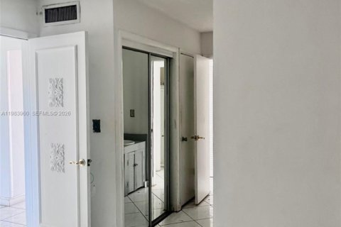 Купить кондоминиум в Майами, Флорида 1 спальня, 88.63м2, № 2045632 - фото 5