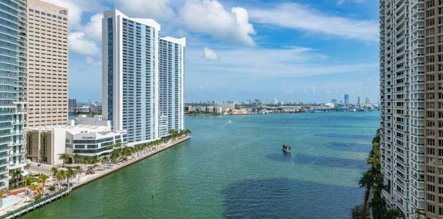 Кондоминиум с 2 спальнями в Майами, Флорида № 1956760