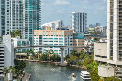 Купить кондоминиум в Майами, Флорида 2 спальни, 117.89м2, № 1956760 - фото 14
