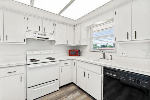 Condo in Cape Canaveral, Florida, 2 bedrooms  № 1736531 - photo 20