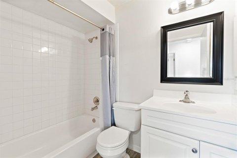 Condo in Cape Canaveral, Florida, 2 bedrooms  № 1736531 - photo 13