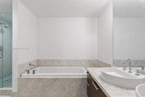 Condo in Miami, Florida, 2 bedrooms  № 1790415 - photo 26