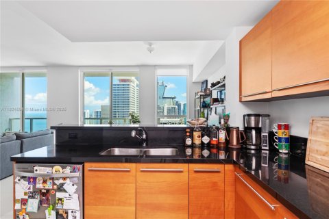 Condo in Miami, Florida, 2 bedrooms  № 1790415 - photo 11